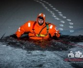 Übung Wasserrettung Person in Eis eingebrochen