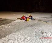 Übung Wasserrettung Person in Eis eingebrochen