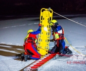 Übung Wasserrettung Person in Eis eingebrochen