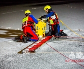 Übung Wasserrettung Person in Eis eingebrochen