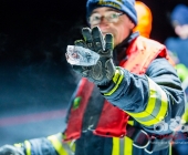 Übung Wasserrettung Person in Eis eingebrochen
