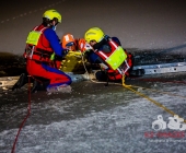 Übung Wasserrettung Person in Eis eingebrochen
