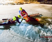 Übung Wasserrettung Person in Eis eingebrochen