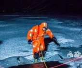 Übung Wasserrettung Person in Eis eingebrochen